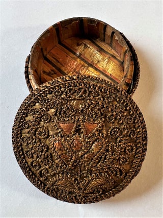 Small round box decorated with straw marquetry and embroidery.