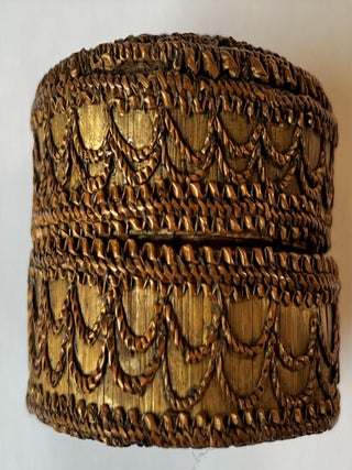 Small round box decorated with straw marquetry and embroidery.