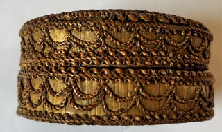 Small round box decorated with straw marquetry and embroidery.